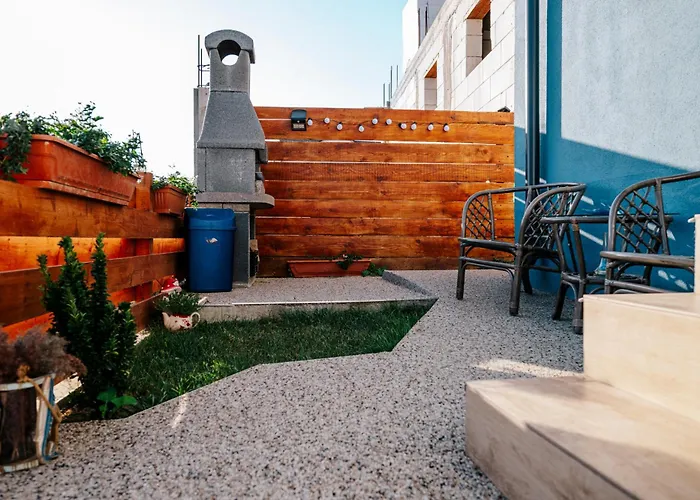 Spacious Near Case de vacanță